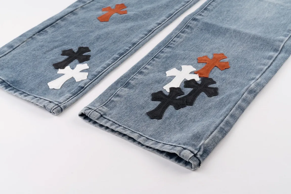P250 Chrome Hearts Chrome Hearts city-limited flame black, red and white leather jeans need to be washed after the finished product is disassembled and hand-made with sheepskin cross leather and then spliced ​​together to complete. The whole piece has too many craftsmanship to explain. The cabinet price is 16W+, the patchwork is decorated with cross flowers, and the high-waisted washed jeans! ! Absolutely high-end luxury products, 8W+ level god-level single products, super popular products, made with top heavy industry, a magic weapon that cannot be missed. About Kroxin This is an extremely luxurious fashion brand, which can also be called the aristocrats of the high street. It has always been an exclusive brand for some hipsters or the rich second generation. Compared with ordinary high streets, it is more luxurious and noble. Compared with luxury brands, it has a more fashionable personality and has always been a brand that I have a special liking for. Style number: 1849 Color: blue Size: 28 30 32 34 36 28 Waist 86 Hips 100 Length 102 30 Waist 90 Hips 104 Length 104 32 Waist 94 Hips 108 Length 106 34 Waist 98 Hips 112 Length 110 36 Waist 102 Hips 116 Pants length 112